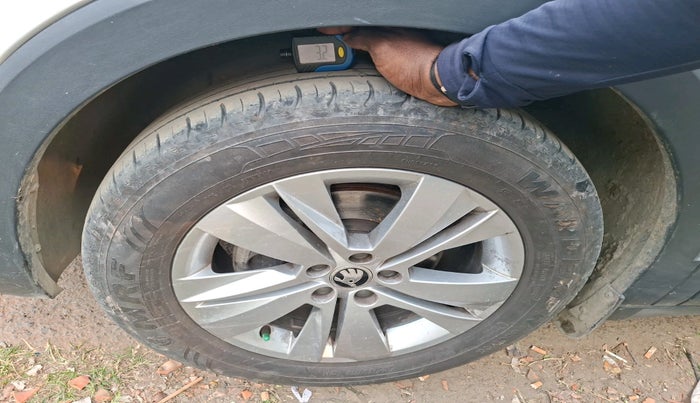 2023 Skoda KUSHAQ AMBITION 1.0L TSI AT, Petrol, Automatic, 17,756 km, tyre