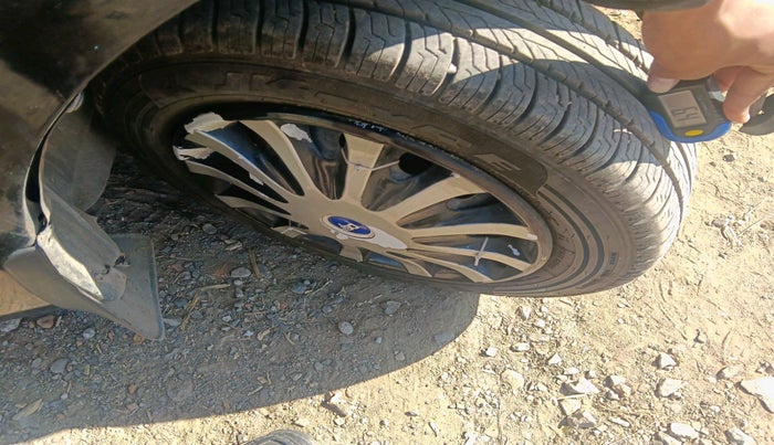 2011 Toyota Etios Liva G, Petrol, Manual, 90,316 km, tyre