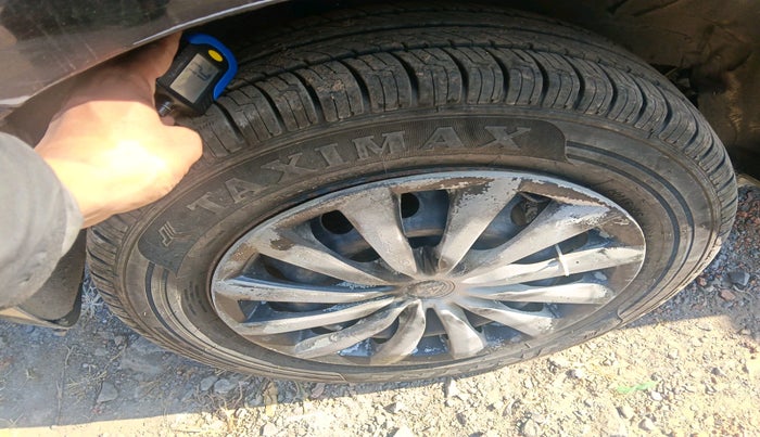 2011 Toyota Etios Liva G, Petrol, Manual, 90,316 km, tyre