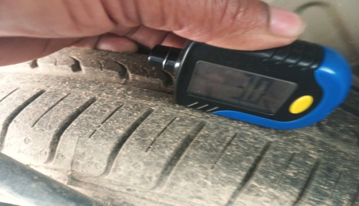 2016 Maruti Ertiga VXI, Petrol, Manual, 1,32,604 km, tyre