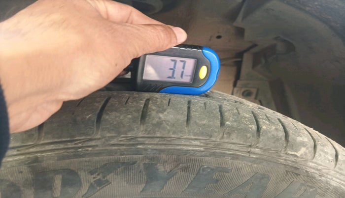 2016 Maruti Ertiga VXI, Petrol, Manual, 1,32,604 km, tyre