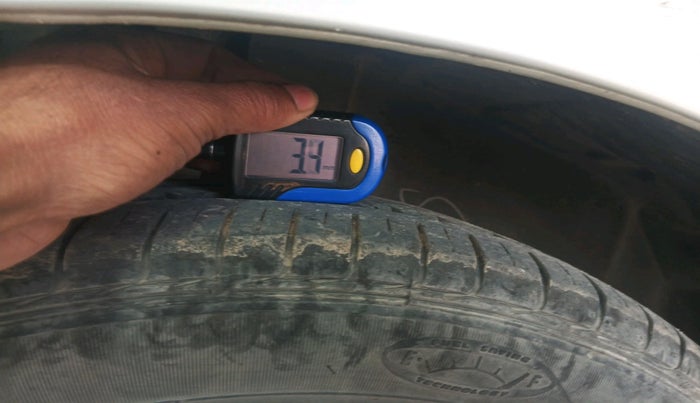 2016 Maruti Ertiga VXI, Petrol, Manual, 1,32,604 km, tyre