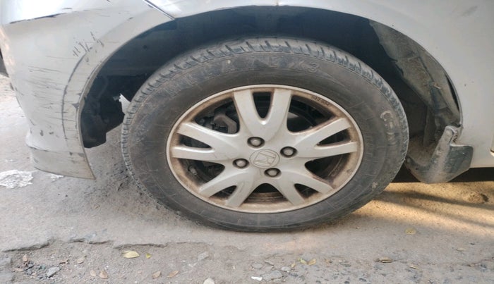 2015 Honda Brio VX MT, Petrol, Manual, 65,393 km, tyre