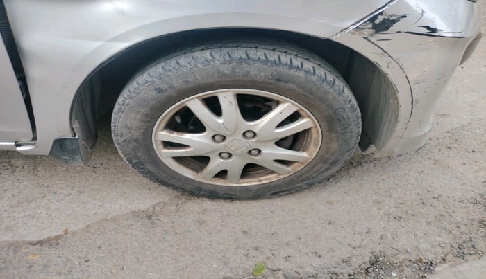 2015 Honda Brio VX MT, Petrol, Manual, 65,393 km, tyre