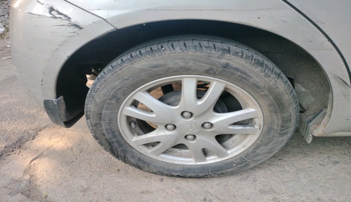 2015 Honda Brio VX MT, Petrol, Manual, 65,393 km, tyre