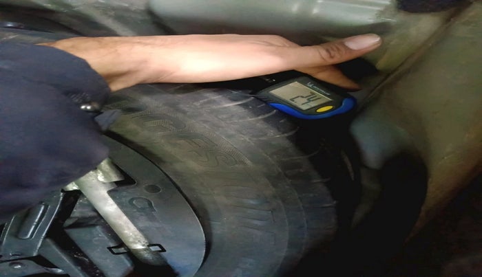 2016 Mahindra Kuv100 K8 D 6 STR, Diesel, Manual, 77,610 km, tyre