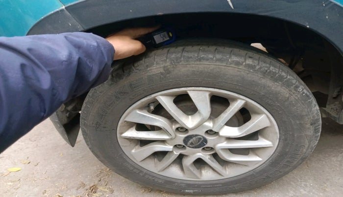 2016 Mahindra Kuv100 K8 D 6 STR, Diesel, Manual, 77,610 km, tyre