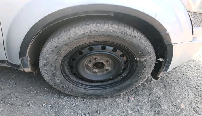 2011 Mahindra XUV500 W6, Diesel, Manual, 1,04,510 km, tyre