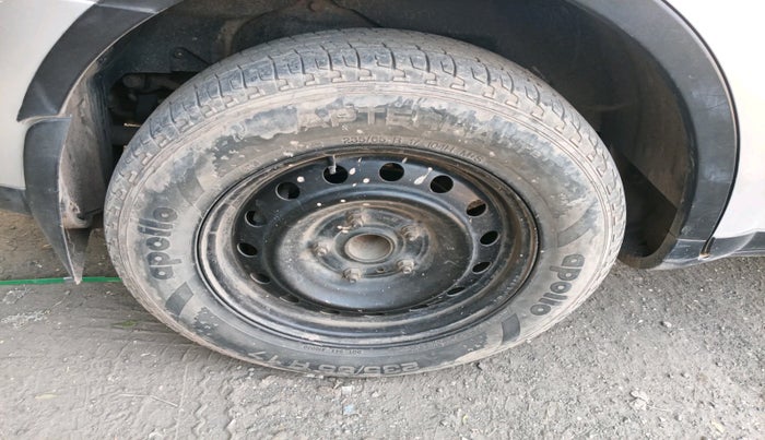 2011 Mahindra XUV500 W6, Diesel, Manual, 1,04,510 km, tyre