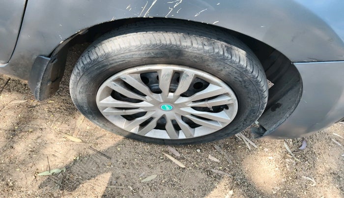 2010 Maruti Wagon R 1.0 VXI, Petrol, Manual, 1,27,422 km, tyre