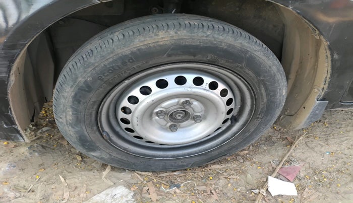 2013 Honda Brio E MT, Petrol, Manual, 1,47,260 km, tyre