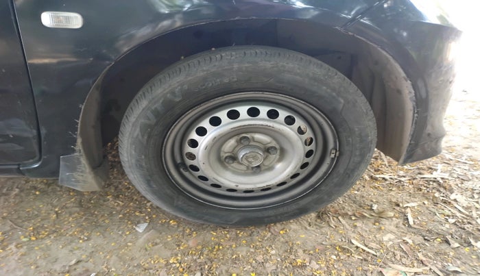 2013 Honda Brio E MT, Petrol, Manual, 1,47,260 km, tyre