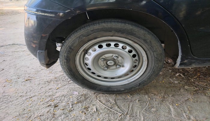 2013 Honda Brio E MT, Petrol, Manual, 1,47,260 km, tyre