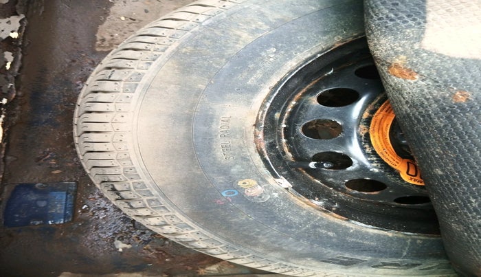 2013 Fiat Linea DYNAMIC 1.4 L T JET, Petrol, Manual, 70,000 km, tyre