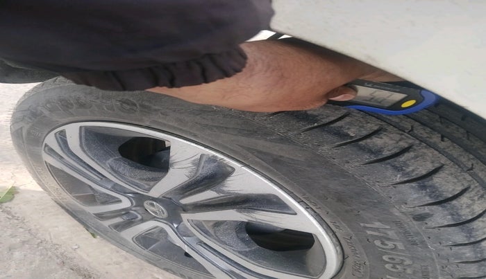 2022 Tata TIGOR XZ PLUS CNG, Petrol, Manual, 1,21,490 km, tyre