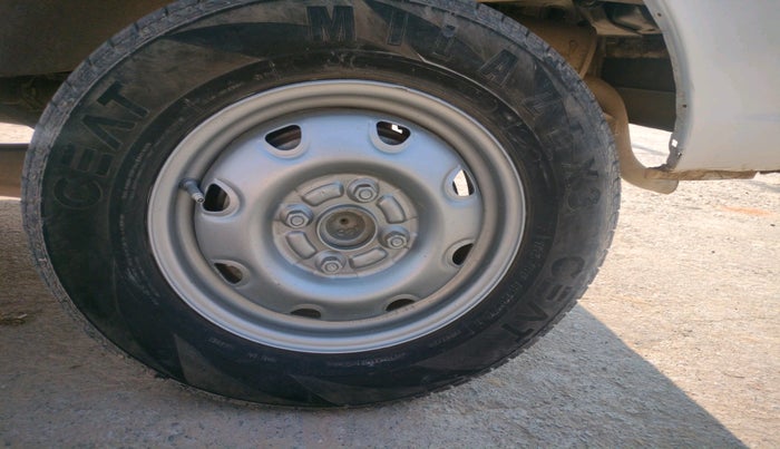 2017 Maruti Eeco 5 STR WITH A/C+HTR, Petrol, Manual, 2,20,122 km, tyre