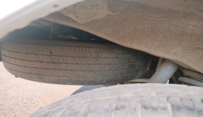 2017 Maruti Eeco 5 STR WITH A/C+HTR, Petrol, Manual, 2,20,122 km, tyre