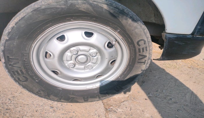 2017 Maruti Eeco 5 STR WITH A/C+HTR, Petrol, Manual, 2,20,122 km, tyre