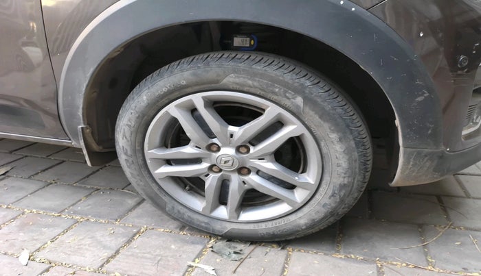 2022 Renault TRIBER RXZ AMT, Petrol, Automatic, 36,888 km, tyre