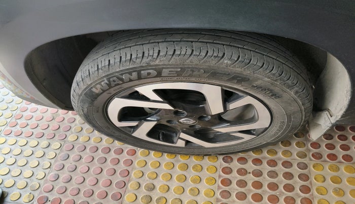 2024 Nissan MAGNITE XV Premium AMT, Petrol, Automatic, 17,915 km, tyre