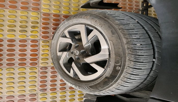 2024 Nissan MAGNITE XV Premium AMT, Petrol, Automatic, 17,915 km, tyre