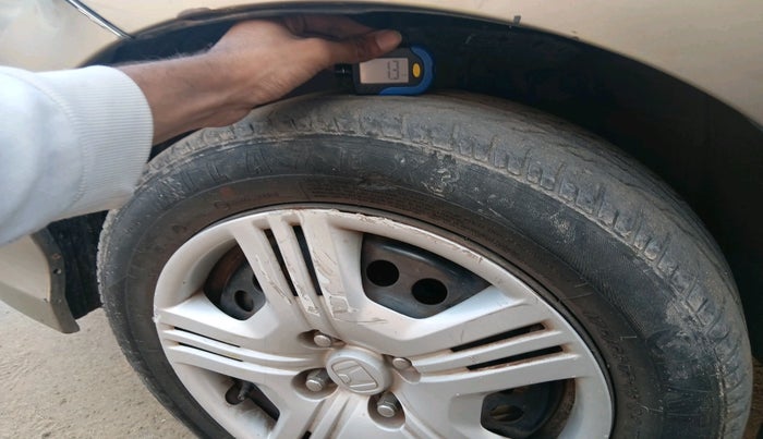 2010 Honda City 1.5L I-VTEC S MT, Petrol, Manual, 1,46,069 km, tyre