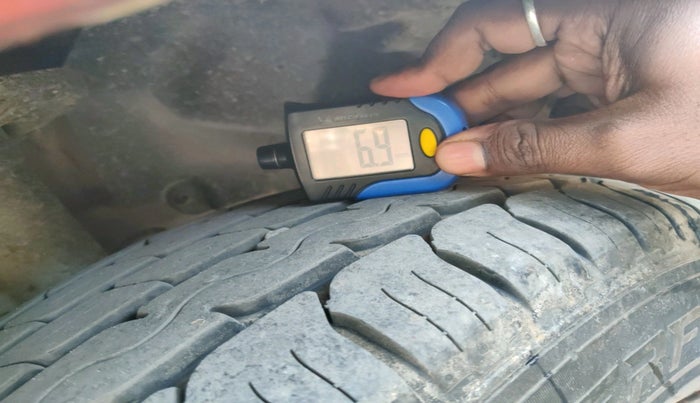 2014 Ford Ecosport TREND 1.5L DIESEL, Diesel, Manual, 1,07,858 km, tyre