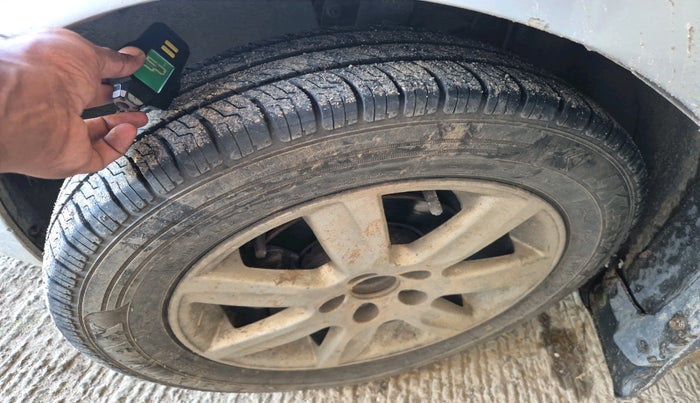 2011 Volkswagen Vento HIGHLINE DIESEL 1.6, Diesel, Manual, 1,42,941 km, tyre