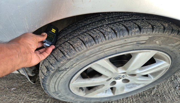 2011 Volkswagen Vento HIGHLINE DIESEL 1.6, Diesel, Manual, 1,42,941 km, tyre