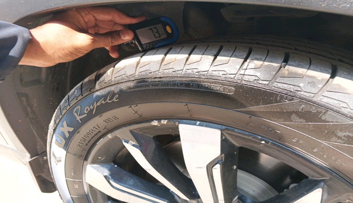 2020 MG HECTOR PLUS SHARP 2.0 DIESEL TURBO MT 6-STR, Diesel, Manual, 1,00,916 km, tyre