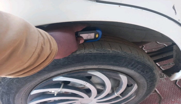 2016 Maruti Wagon R 1.0 LXI CNG, Petrol, Manual, 69,408 km, tyre