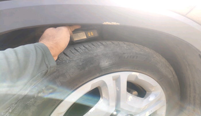 2020 KIA SONET HTK PLUS 1.2, Petrol, Manual, 1,41,808 km, tyre