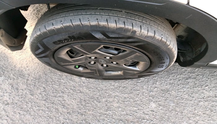 2023 Hyundai VENUE S 1.2, Petrol, Manual, 20,561 km, tyre