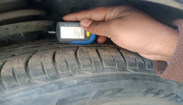 2023 Mahindra XUV300 W8 (O) 1.2 PETROL, Petrol, Manual, 26,311 km, tyre