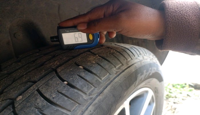 2023 Mahindra XUV300 W8 (O) 1.2 PETROL, Petrol, Manual, 26,311 km, tyre