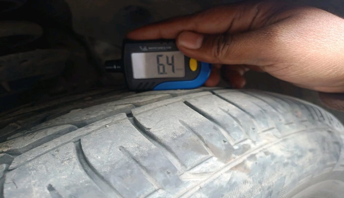 2023 Mahindra XUV300 W8 (O) 1.2 PETROL, Petrol, Manual, 26,311 km, tyre