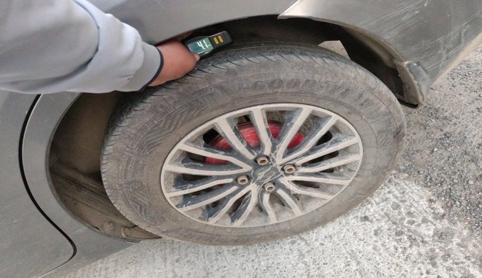 2022 Maruti Dzire VXI CNG, Petrol, Manual, 72,562 km, tyre