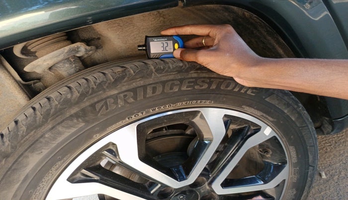 2022 Jeep Compass MODEL S (O) 1.4 PETROL DCT, Petrol, Automatic, 37,748 km, tyre