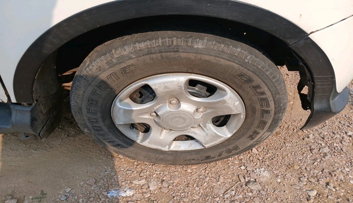 2015 Mahindra Xylo H4 BS IV, Diesel, Manual, 2,12,102 km, tyre