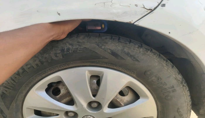 2011 Hyundai i10 ERA 1.1, Petrol, Manual, 1,82,360 km, tyre