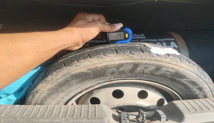 2011 Hyundai i10 ERA 1.1, Petrol, Manual, 1,82,360 km, tyre