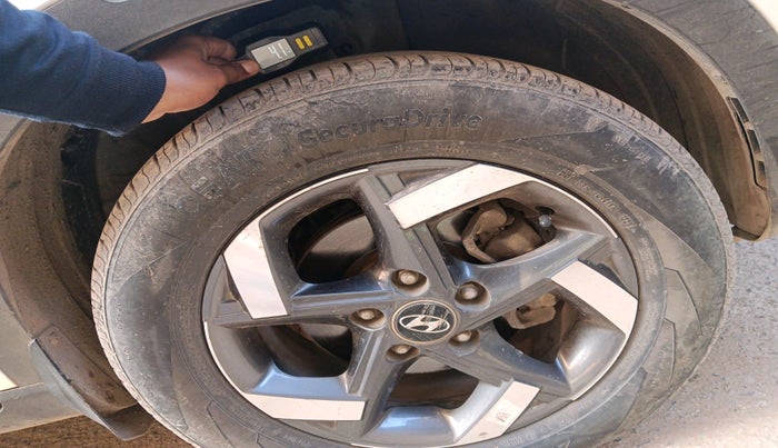 2021 Hyundai VENUE SX 1.0 TURBO, Petrol, Manual, 37,378 km, tyre