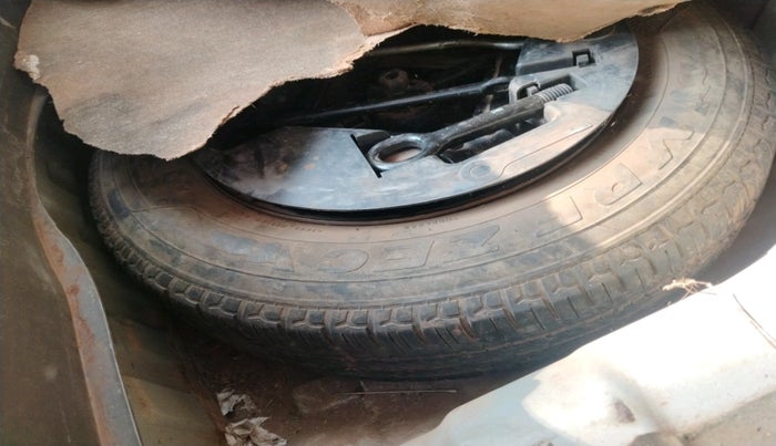 2012 Hyundai i10 ASTA 1.2, Petrol, Manual, 1,01,584 km, tyre