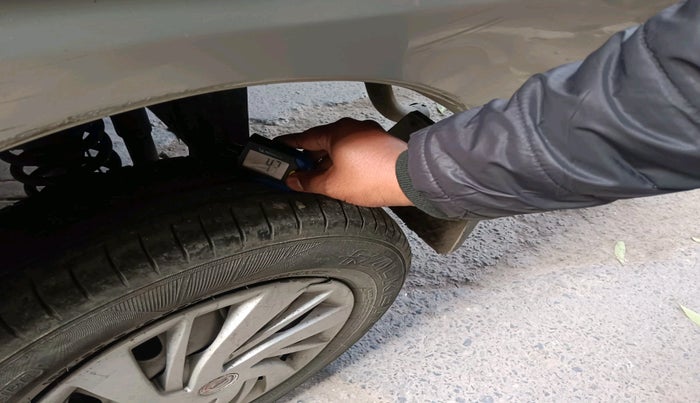 2013 Maruti Eeco 5 STR CNG WITH HTR, Petrol, Manual, 63,725 km, tyre