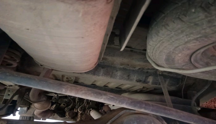 2013 Maruti Eeco 5 STR CNG WITH HTR, Petrol, Manual, 63,725 km, tyre