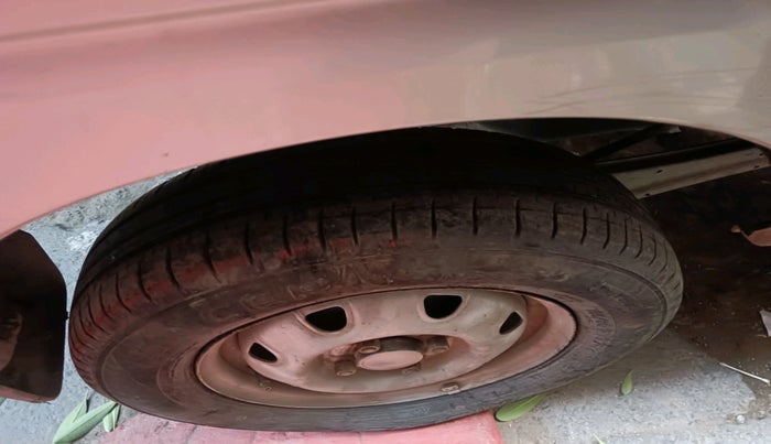 2013 Maruti Eeco 5 STR CNG WITH HTR, Petrol, Manual, 63,725 km, tyre