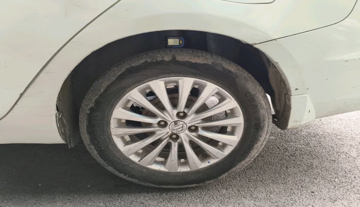 2015 Maruti Ciaz ZDI, Diesel, Manual, 1,23,434 km, tyre