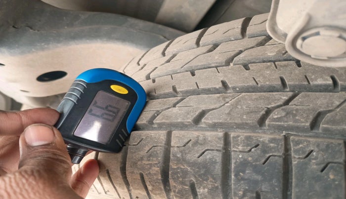 2019 Toyota Innova Crysta 2.4 G 7 STR, Diesel, Manual, 62,381 km, tyre