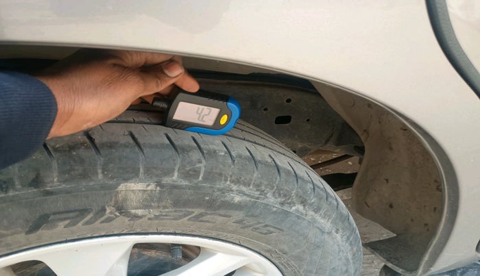 2019 Toyota Innova Crysta 2.4 G 7 STR, Diesel, Manual, 62,381 km, tyre