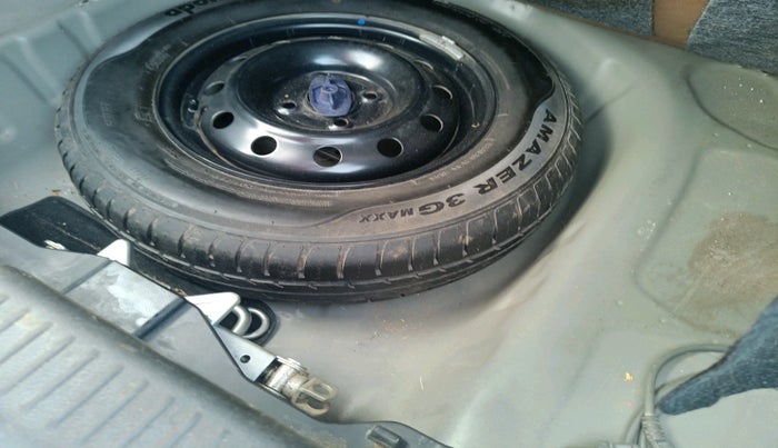 2022 Maruti Dzire VXI, Petrol, Manual, 87,806 km, tyre